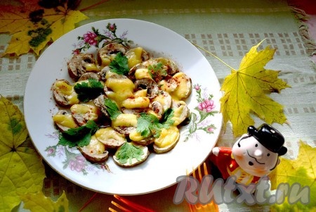 Приятного аппетита, порадуйте своих домашних вкусной грибной закуской!
