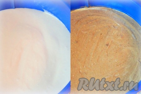 Духовку разогреть до 180 градусов. Форму для выпечки смазать растительным маслом, выложить половину теста, разровнять. В оставшееся тесто добавить какао, перемешать. Выложить "шоколадный слой" теста поверх светлого слоя, аккуратно разровнять ложкой.
