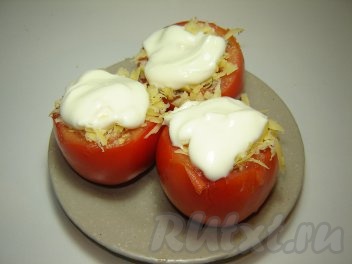 Смазываем слоем майонеза