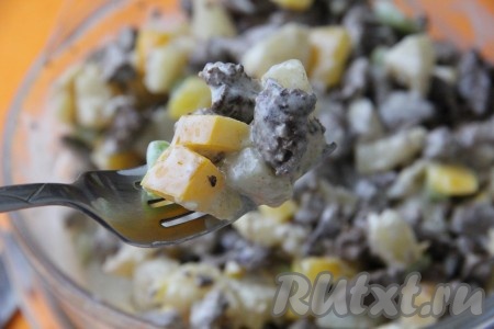 Салат с печенью и ананасами