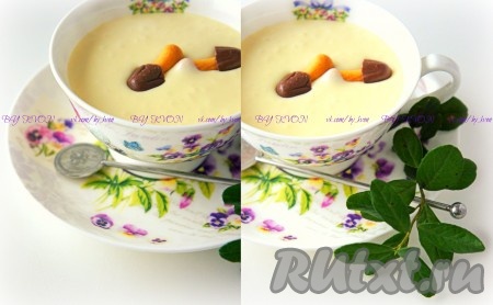 Готовим крем на сгущенном молоке. &nbsp;В глубокую ёмкость добавьте сгущённое молоко, сливочное масло комнатной температуры, ванилин. Взбивайте крем на средней скорости около 2-3 минут. Крем готов.