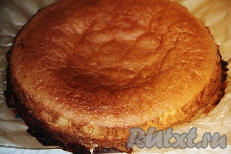 Выпекаем каждый ванильный бисквит 15-20 минут при температуре 180 градусов.
