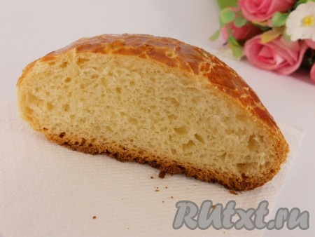 Если тесто будет замешано и выдержано правильно, получатся очень красивые, дырчатые лепешки. В разрезе они выглядят так.