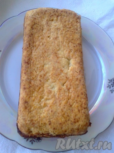 Сырник полностью остудить. Перевернуть.