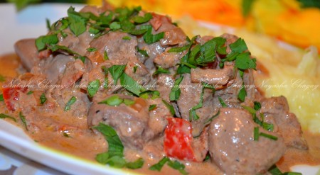 Куриная печень с овощами