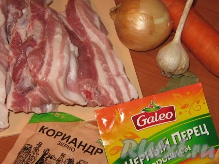 Ингредиенты для приготовления тушеной грудинки