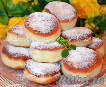 У меня осталось немного теста, я его раскатала и вырезала кружочки, которые потом обжарила на масле.
