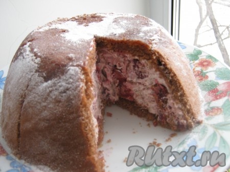 Накрываем цукотто пищевой плёнкой, чтобы не подсох, и ставим в холодильник на 6-8 часов или на ночь. Достаем из холодильника, переворачиваем на блюдо. Сверху можно украсить, посыпать сахарной пудрой.
