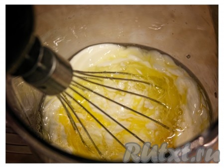 Взбивать нужно минуты три.
