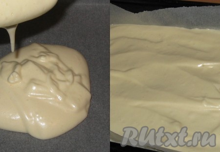 Половину теста вылить на противень (у меня размером 22х30 см), застеленный пергаментом, разровнять, выпекать 8-10 минут до легкого зарумянивания в заранее разогретой до 200 градусов духовке.
