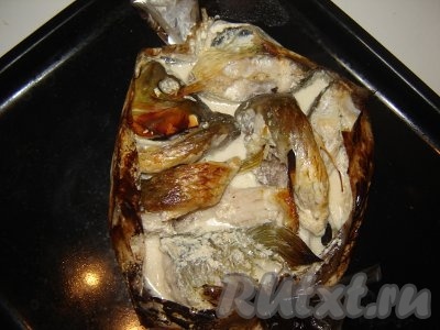 Время приготовления зависит от размера рыбы. Чем больше тушка карпа, тем больше времени потребуется для её приготовления.