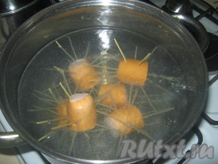 Варим минут 8-9 минут(до готовности спагетти). Точное время варки спагетти желательно посмотреть в инструкции на упаковке макаронных изделий, которые вы варите.