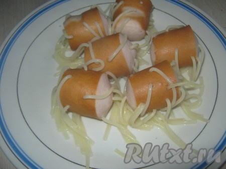 Осьминожки из сосисок и спагетти  