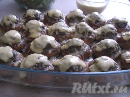 Готовые фаршированные сушки вынимаем из духовки.