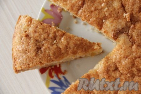 Манник с яблоками на кефире без яиц