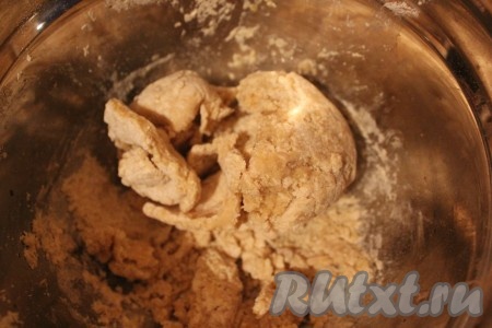 Все ингредиенты перемешать и сделать тесто.
