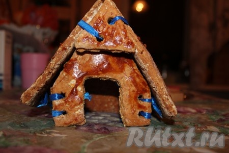 Пряничный домик готов.