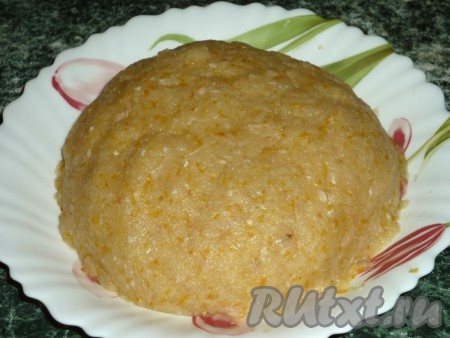 Перемолоть обжаренные овощи и сало &nbsp;вместе с рыбным фаршем. Всё хорошо перемешать.