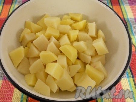Картофель - кубиками.