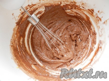 Добавить в получившуюся смесь какао и снова перемешать.
