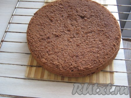 Остужаем и выкладываем на решетку до полного остывания.
