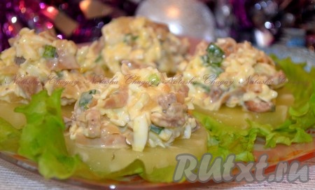 Закуска на кольцах ананаса