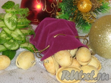 Закуска к праздничному столу "... А орешки не простые, всё скорлупки золотые..."