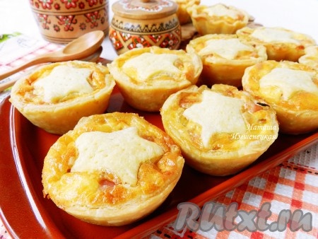 Аппетитный и вкусный киш с ветчиной готов.