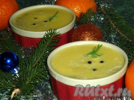  Украсить, по желанию, розмарином и горошинками чёрного перца.