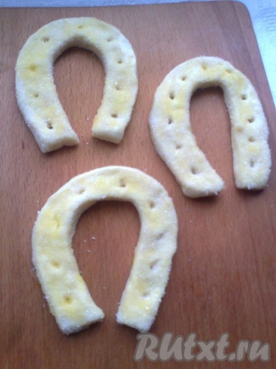 Складываем в виде подковки.