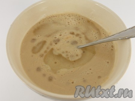 Добавить растительное масло, перемешать.