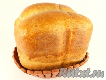 Поместить форму в хлебопечку, включить режим "Выпечка", выставить время - 1 час. Готовый хлебушек остудить на решетке.