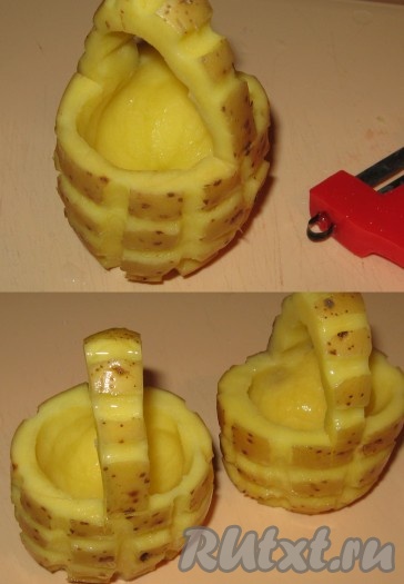 Затем на основании лукошка и ручке спецприспособлением для фигурного нарезания овощей сделать продольные и поперечные полосы на небольшом расстоянии друг от друга - в виде плетеной корзиночки. Так оформить оба лукошка.
