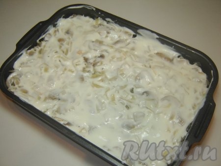 Далее идет слой майонеза.