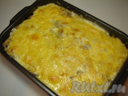 Ставим форму с салатом в разогретую до 180 градусов духовку и запекаем&nbsp; 10 – 15 минут.