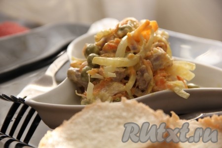 Салат с мясом и зеленым горошком