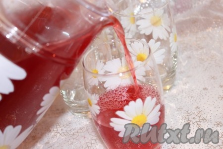 Вкусный, полезный клюквенный морс готов, можно подавать к столу!
