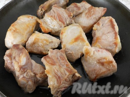 Обжарить на растительном масле с двух сторон до небольшой румяной корочки.