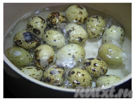 Сварить яйца вкрутую.