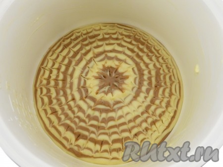 Зубочисткой можно сделать такой рисунок, нанося линии вверх вниз.