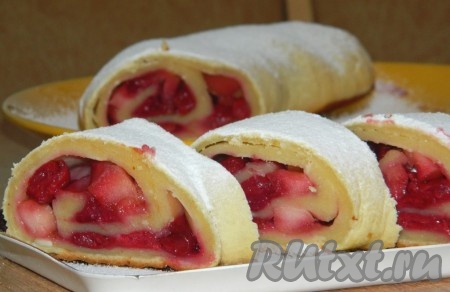 Штрудель с яблоками и вишней