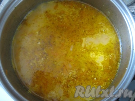 Перемешиваем и тушим всё вместе ещё 15-20 минут.