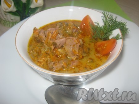 Вот и готовы куриные желудки с соусом. Честно говоря, их быстрее готовить, чем описывать процесс приготовления. Но я вас уверяю, это очень нежное и вкусное блюдо.
