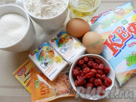 Подготовить продукты для приготовления кексов из творожных сырков.