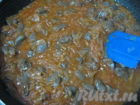 Всё перемешиваем и тушим 5 минут.
