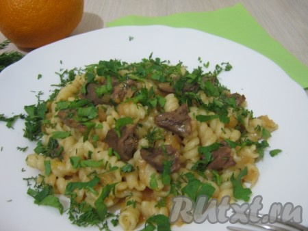 Посыпаем зеленью и подаём к столу.
