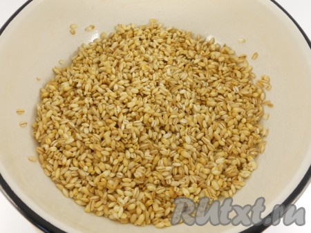 Перловую крупу хорошо промыть.