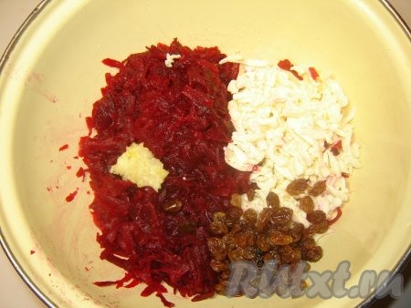 Добавьте майонез, смешать все ингредиенты для салата, посолите по вкусу.
