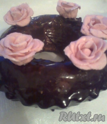 Кекс с халвой и зефирной глазурью