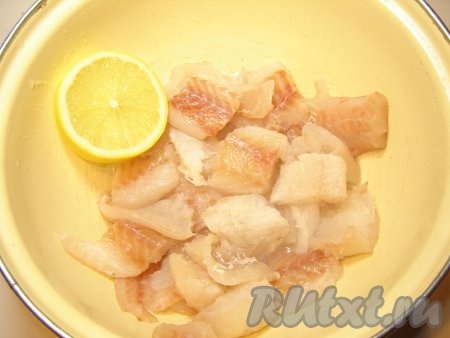 Сбрызнем соком лимона и посолим.